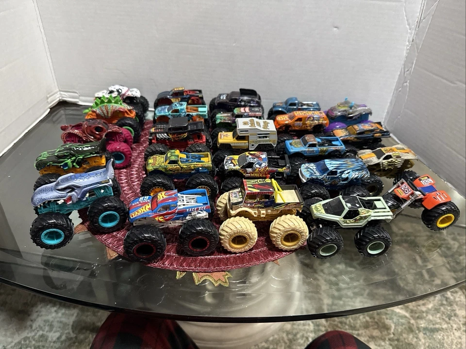 Lot Of 24 Hot Wheels Monster Jam Trucks Diecast 1:64 Scale Assorted  Etc - Image 1 of 4