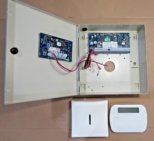 DSC Neo HS2032 Alarm Panel HSM2204 Output Board w/ Keypad and RF Receiver - Picture 1 of 16