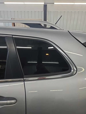 Used Left Quarter Glass fits: 2015 Jeep Cherokee privacy tint chrome trim Left G - Image 1 of 4