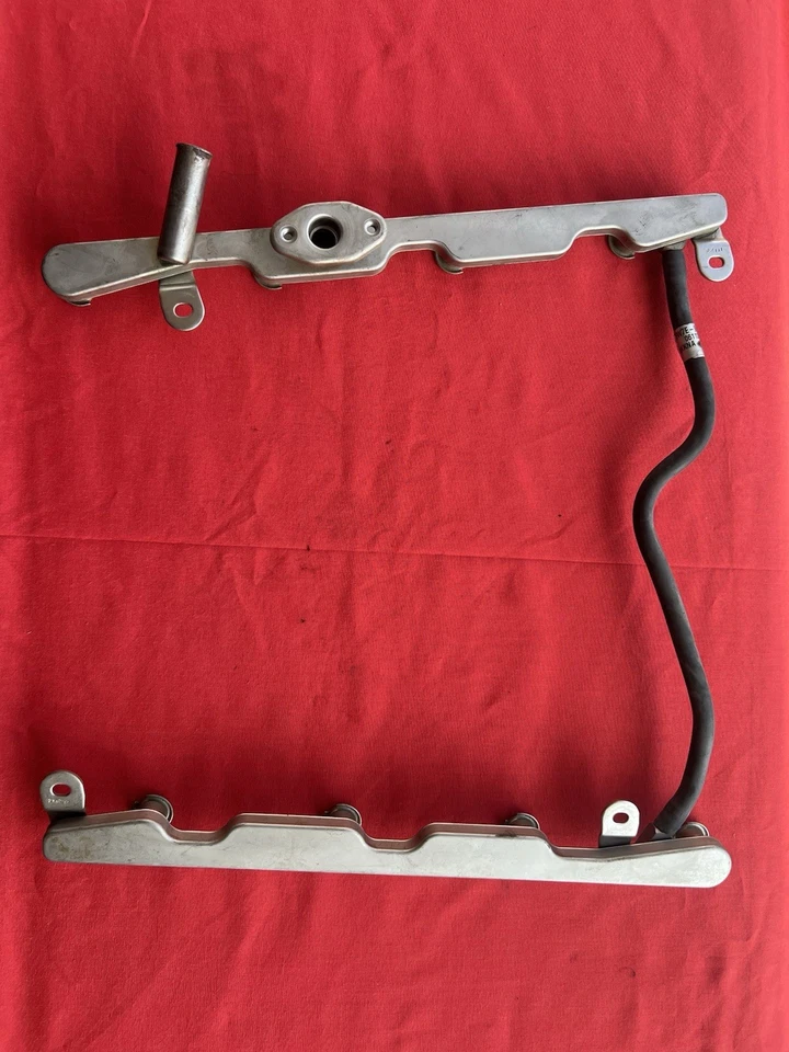 2005 - 11 Crown Victoria Town Car Marquis 4.6L FUEL rail 5w7e-9f792-ad d62 - Image 1 of 3