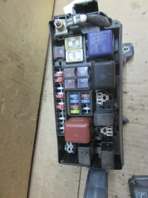 01 02 03 04 Toyota Tacoma Caja de fusibles Relé Bloque Panel 2001-2004 Foto 1 de 3