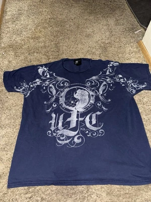 Camisa De Colección UFC Hombres XL Azul Blanco Camiseta AOP Estampado Completo Grunge Golpeado Y2K * Foto 1 de 2