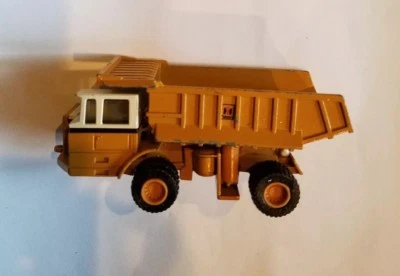 ERTL DYERSVILLE 110 HYDRAULIC EARTH MOVER DUMP TRUCK die cast metal - Image 1 of 4