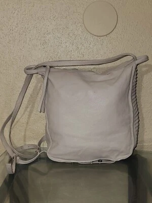 Bolso de mano Kooba de cuero marfil.Talla grande, el estado es muy bueno. Foto 1 de 4