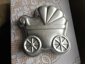 2005 Wilton Kuchenform Buggy Kinderwagen 2105 3319 - Bild 1 von 3