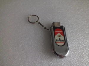 Vintage altes Schlüsselanhänger - GASFEUERZEUG - MARLBORO - KOREA - MG 38 - Picture 1 of 10