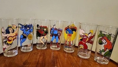 De colección. Juego de 7 gafas PEPSI Batman Robin Superman Wonder Woman 1966-78 DC Comics Foto 1 de 4