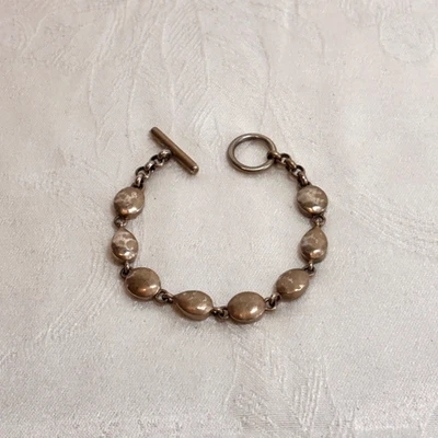 Pulsera KENNETH COLE envejecida River Rock tono plateado tono dorado palanca de metal Foto 1 de 4