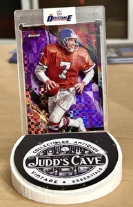 2024 Topps Fines - Poco común John Elway #115 refractor de tablero de ajedrez púrpura/99 - Imagen 1 de 3