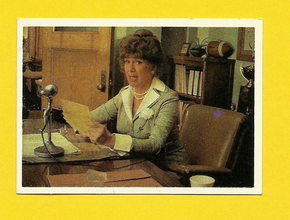 GREASE Olivia Newton John Travolta 1979 Spanish Card  #25 - Image 1 of 1