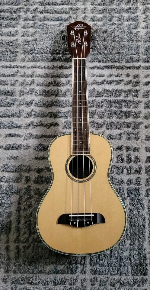 Ukelele Oscar Schmidt de Washburn modelo OU-3.  Foto 1 de 4