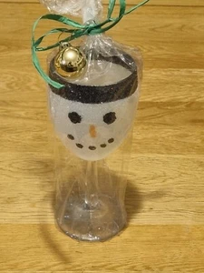 FESTIVE SPARKLY WHITE BLACK GLITTER SNOWMAN NOVELTY CHRISTMAS WINE GLASS GIFT - Picture 1 of 5