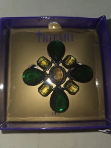 Vintage grüne Strass Kreuz Design Brosche/Anstecknadel Trifari neu im Karton - Bild 1 von 3