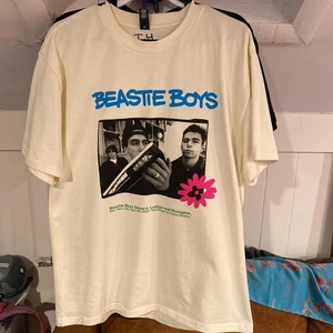 Vintage Style Beastie Boys Rock Musik Tour Kurzarm weiß Farbe Shirt KV38365 - Bild 1 von 2