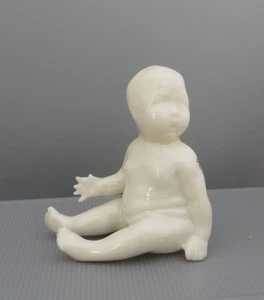 Crested Ware - Grafton Baby Sitting Up No 481 - Ilfracombe Crest - Picture 1 of 8