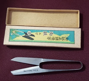 Occupied Japan Spring Scissors Kimono Thread Trimmer In Box Post WWII - Picture 1 of 7
