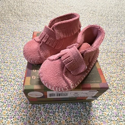 MINNETONKA GAMUZA BEBÉ NIÑA ROSA MOCASINES TALLA 3 NUEVO SIN ETIQUETAS  Foto 1 de 4