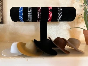 Handgefertigter Schmuck für 11-1/2" Modepuppe - Bandana Cowboyhut - Bild 1 von 3