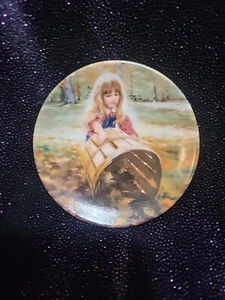 1990 Pemberton & Oakes Donald Zolan "AUTUMN LEAVES” 3 1/4” Mini Plate - Picture 1 of 3