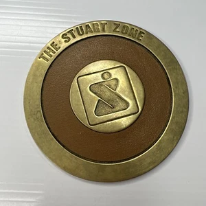 H4 The Stuart Zone Placa Latón Cuero Marrón Vintage Retro - Imagen 1 de 6