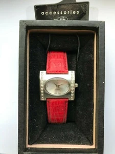 Damen Accessoires von RJM Quarz Armbanduhr mit rotem Lederarmband - Bild 1 von 1