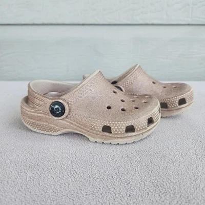 Crocs классический сабо ребенка ясельного возраста размер 7 без шнуровки блестящий бежевый воды туфли - Изображение 1 из 4