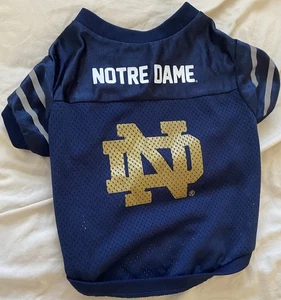 Collegiate Notre Dame Fighting Irish Dog Trikot "ND" Logo 11 x 15 Zoll - Größe XS - Bild 1 von 3