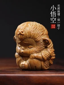 5.3*5*4.5 CM Hand Carved Green Sandalwood Netsuke: Zodiac Monkey Sun WuKong - Picture 1 of 5