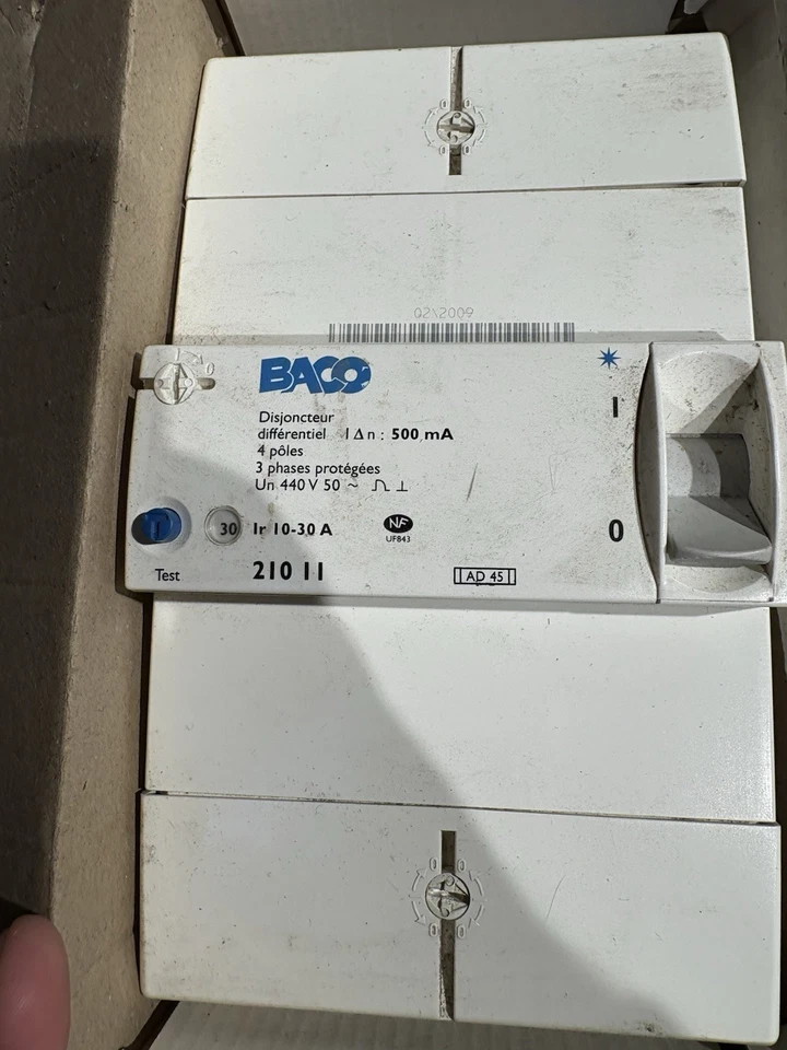 DISJONCTEUR BACO DIFFERENTIEL BRANCHEMENT  4 POLE 10/30A 500mA LEGRAND - Photo 1/1