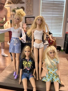 4 bambole Barbie bionde - Foto 1 di 6