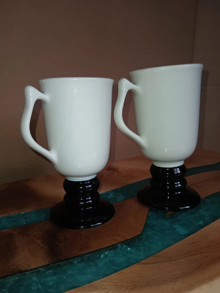 Tazas de pedestal de café irlandés de gres vintage HALL EE. UU. 1273 y 1272 - blanco y negro Foto 1 de 4