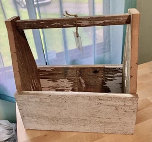 FABULOUS WOOD TOTE CADDY MADE FROM RECYCLED MATERIALS! RUSTIC PRIMITIVE! - Imagen 1 de 7