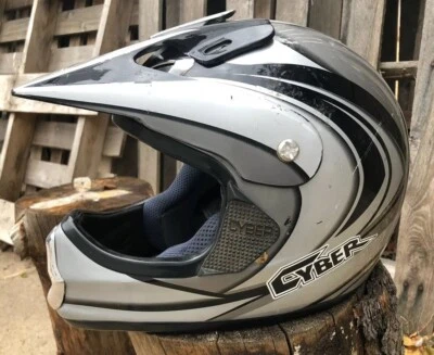 Casco de motocicleta Open Box Cyber Off Road negro/gris juvenil grande Foto 1 de 4