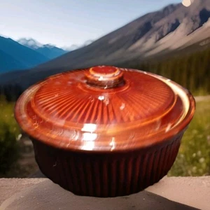 Dark Brown Stoneware Casserole w/lid Ribbed Design USA Made 9 1/2" D x 5" T - Picture 1 of 5