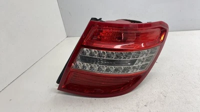 Luz trasera principal derecha (luces) MERCEDES CLASSE C 204 PHASE 1 BREAK - Imagen 1 de 4