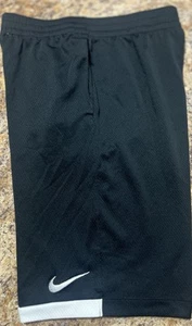 Boy’s Nike Dri Fit Shorts Size XL - Picture 1 of 3
