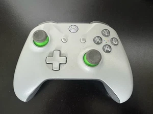 Microsoft Xbox One S Wireless Grey Green Controller | Gaming FREEPOST - Picture 1 of 2