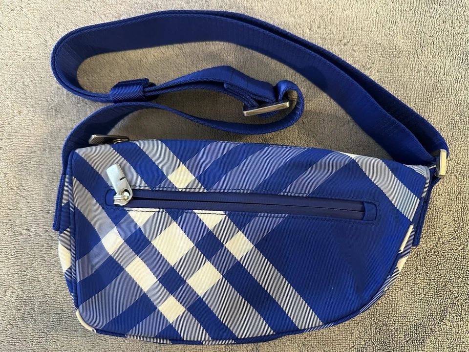 Bolso Bandolera Burberry Shield Knight Azul Cubierta Antipolvo - Nuevo Hermoso e Impecable Foto 1 de 4
