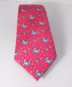 Cravatta di seta Vineyard Vines granchi blu rosa fatta a mano negli Stati Uniti - Foto 1 di 11