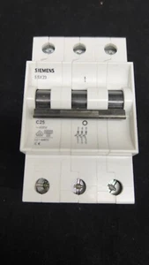 INTERRUPTOR DE CIRCUITO DE 3 POLOS SIEMENS 5SX2 D13 13 A 480 VAC - Imagen 1 de 8