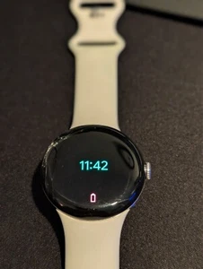 Google Pixel Watch 1 1st gen. Cracked Screen, works great! - Zdjęcie 1 z 3