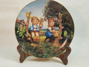 M.J. Hummel Apple Tree Boy & Girl Little Companions Danbury Como Nuevo 1989 EH502  - Imagen 1 de 5