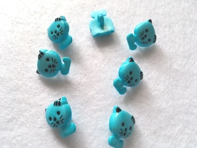 bright Blue kitten shank buttons nylon - size 15mm - pack of 7 - Image 1 of 1