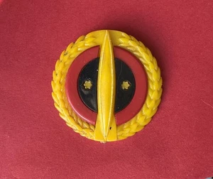 Vintage 1950s Plastic Pin Badge Member Of The Horlicks Drink Spaceman's Club - Picture 1 of 7
