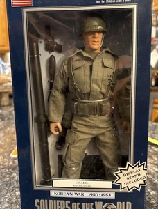 Figura Soldados de la Guerra Mundial de Corea 1950-1953 EE. UU. USMC Bazooka Man 12" Nueva en Caja - Imagen 1 de 6