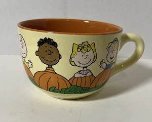 Peanuts Soup Mug Pressure Release Lid Fall  Autumn Charlie Brown Snoopy Gang NEW - Picture 1 of 4