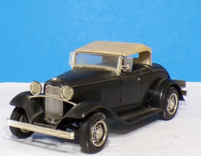 1932 FORD ROADSTER BLACK MODEL 1/24th. - Image 1 of 4