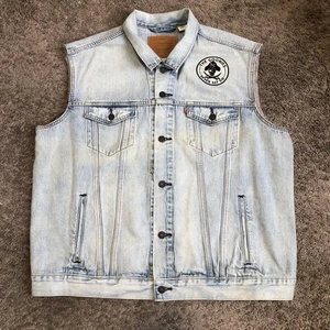 Levi’s Premium Denim Vest Mens XL Blue Cutoff Biker Big E Trucker Goonies Patch - Picture 1 of 9