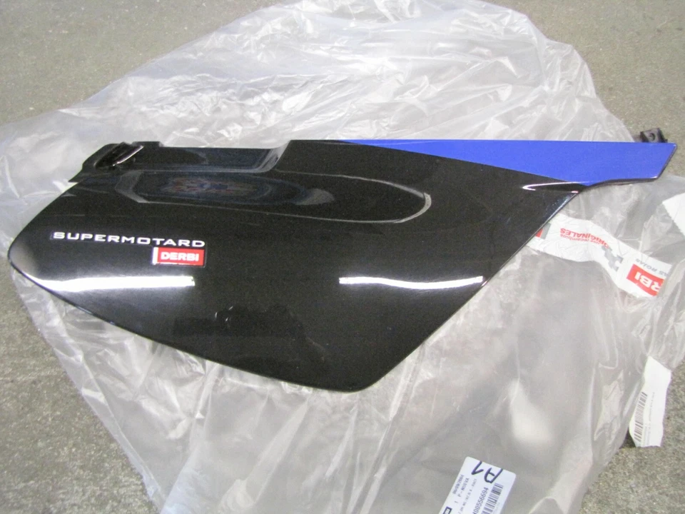 Side Panel Original Derbi Senda 00H00556694 - Image 1 of 1