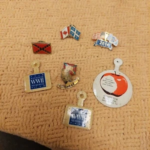 Lotto VINTAGE Spille da bavero cappello mix pubblicità vedi foto - Foto 1 di 5